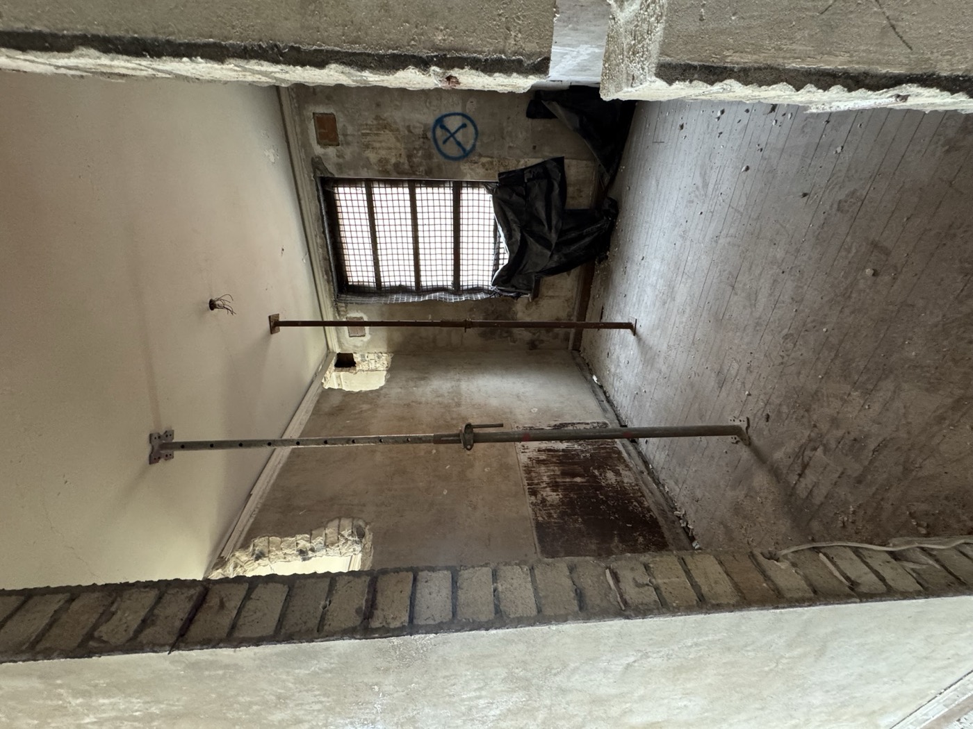 Floor propped during commercial structural remedial works